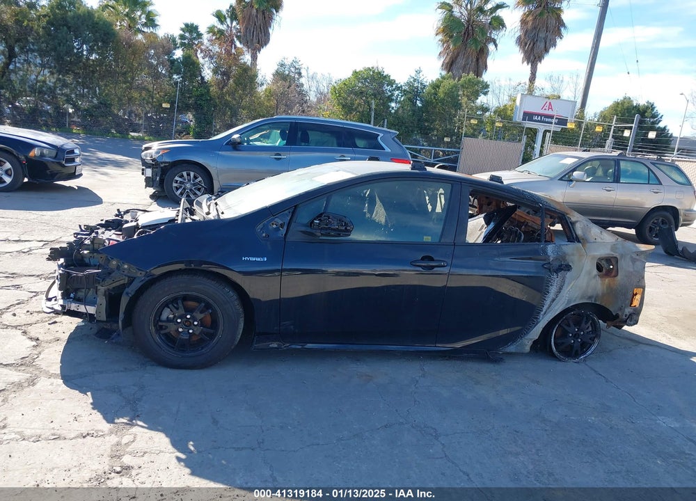 2022 TOYOTA PRIUS VIN: JTDKAMFU0N3161123