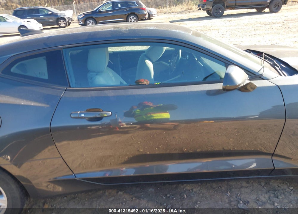 2017 CHEVROLET CAMARO VIN: 1G1FB1RSXH0122061