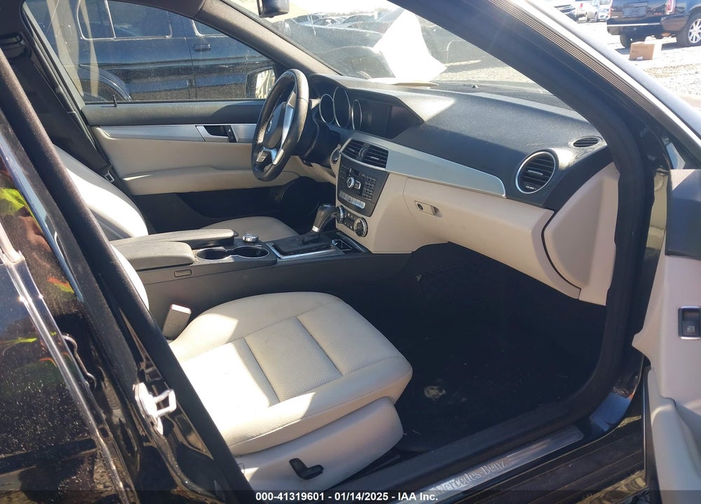 2013 MERCEDES-BENZ C 250 LUXURY/SPORT VIN: WDDGF4HBXDA763238