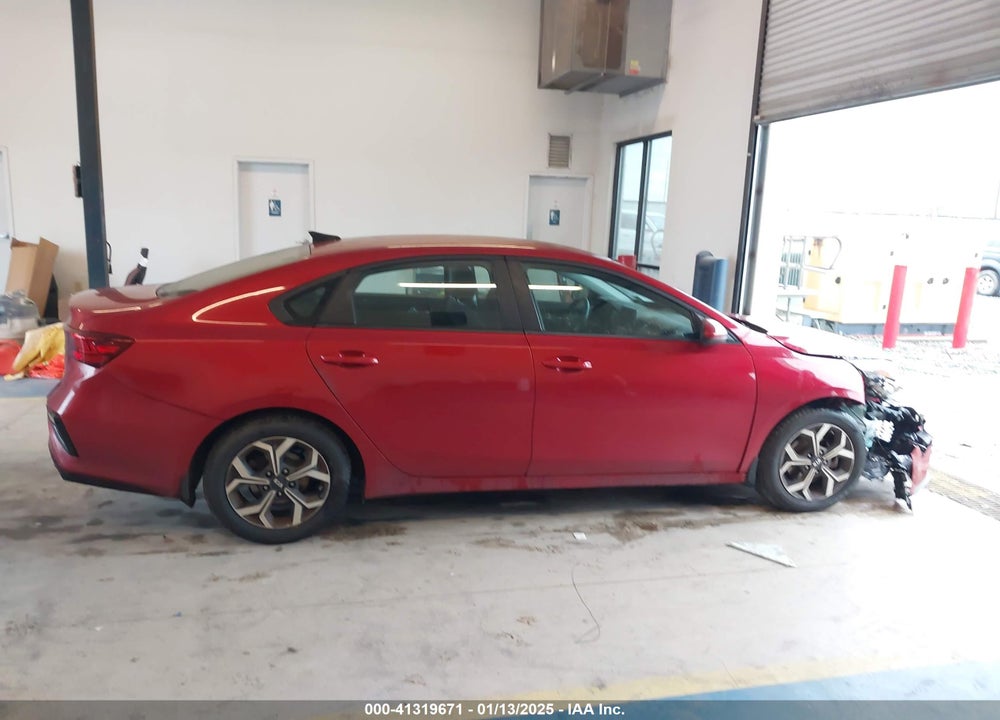 2019 KIA FORTE LXS VIN: 3KPF24AD8KE032881