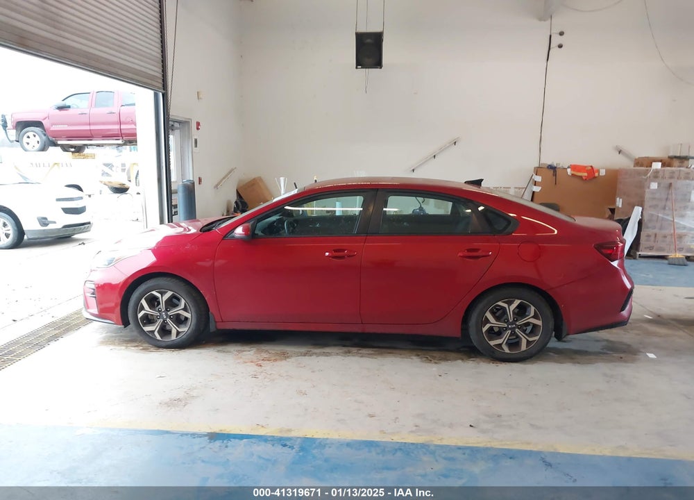 2019 KIA FORTE LXS VIN: 3KPF24AD8KE032881