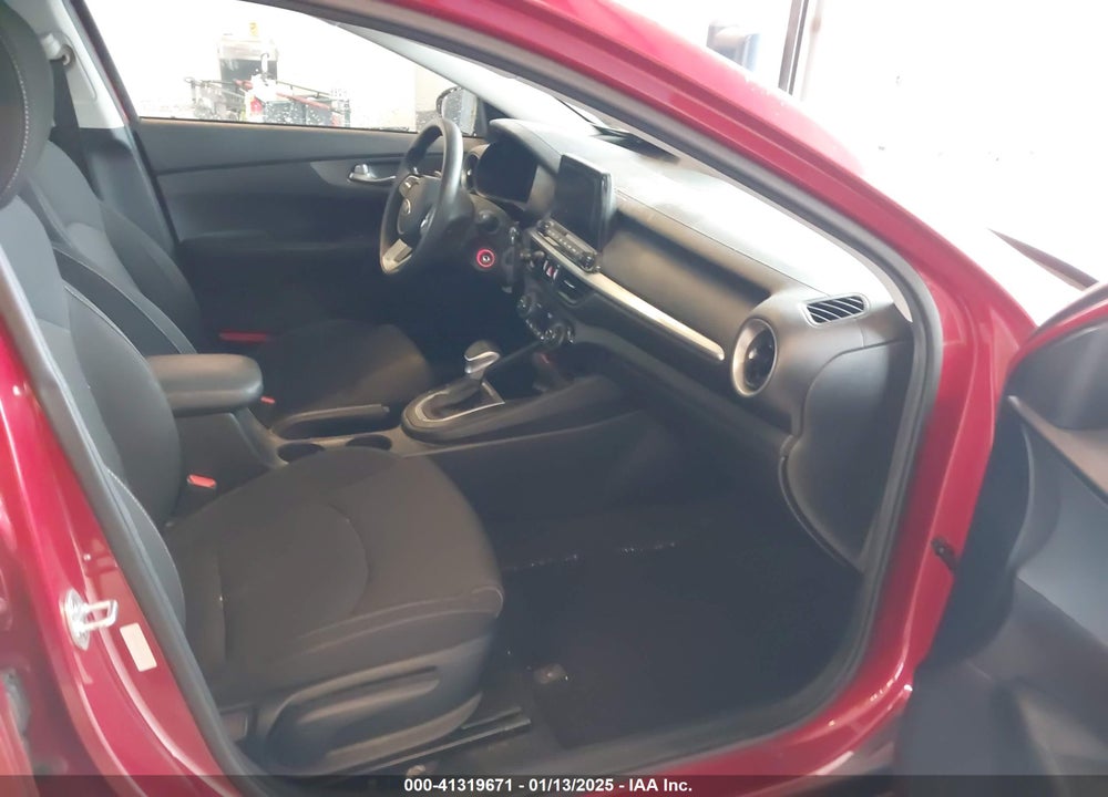 2019 KIA FORTE LXS VIN: 3KPF24AD8KE032881