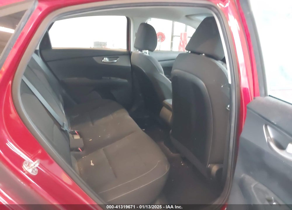 2019 KIA FORTE LXS VIN: 3KPF24AD8KE032881