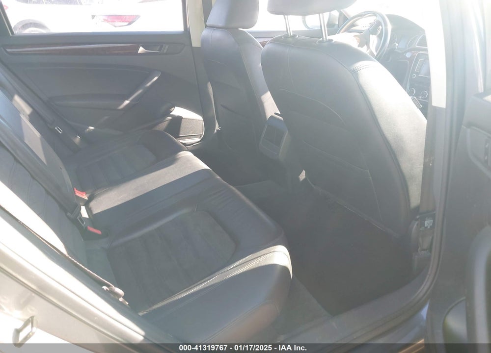 2012 VOLKSWAGEN PASSAT VIN: 1VWCM7A34CC012185
