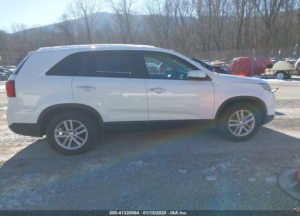 2014 KIA SORENTO VIN: 5XYKT3A62EG485988