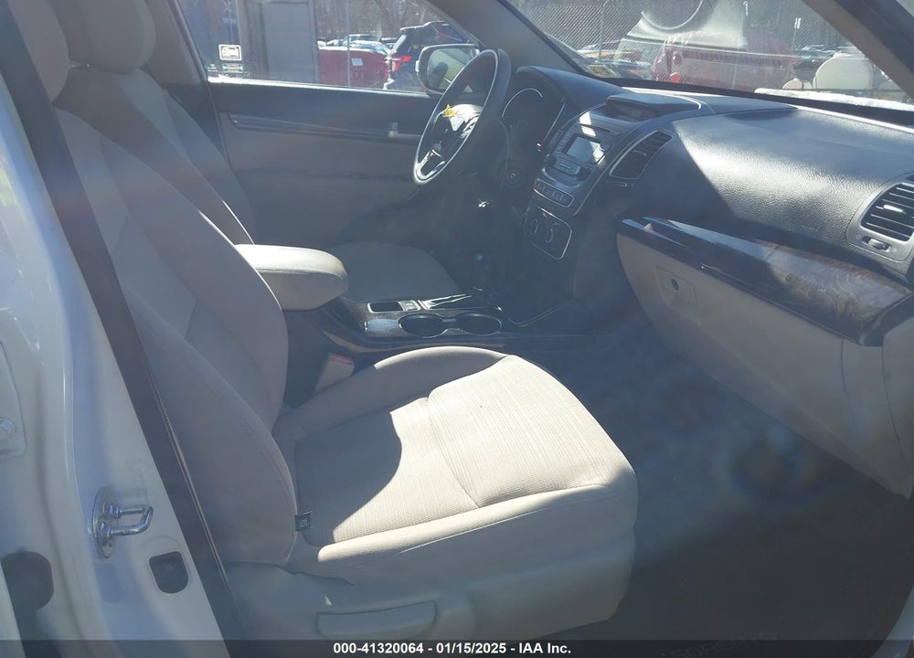 2014 KIA SORENTO VIN: 5XYKT3A62EG485988