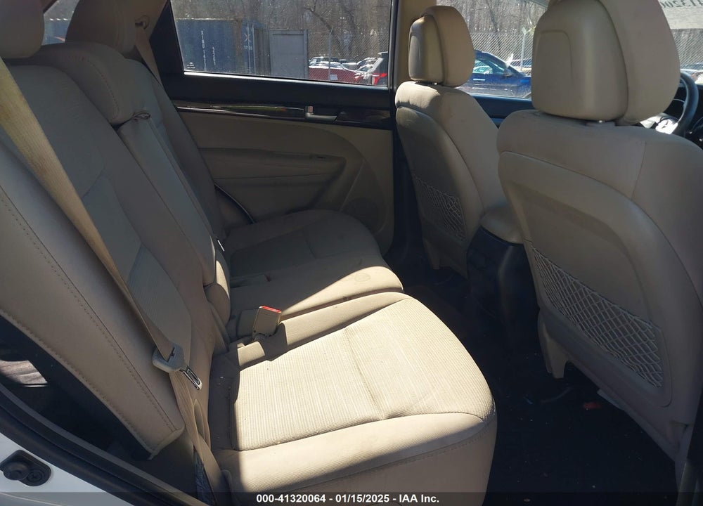 2014 KIA SORENTO VIN: 5XYKT3A62EG485988
