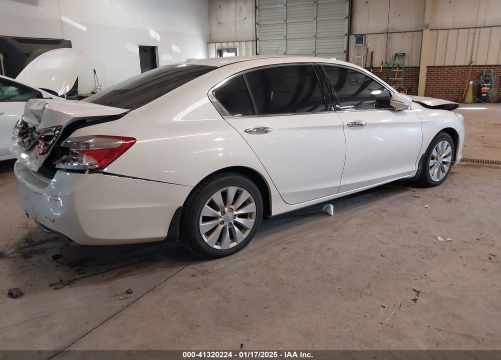 2013 HONDA ACCORD VIN: 1HGCR3F81DA004657