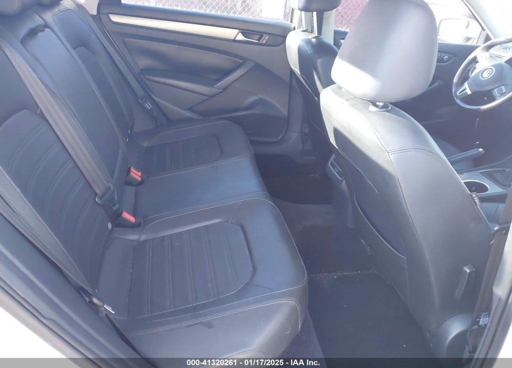 2015 VOLKSWAGEN PASSAT VIN: 1VWBS7A31FC008312