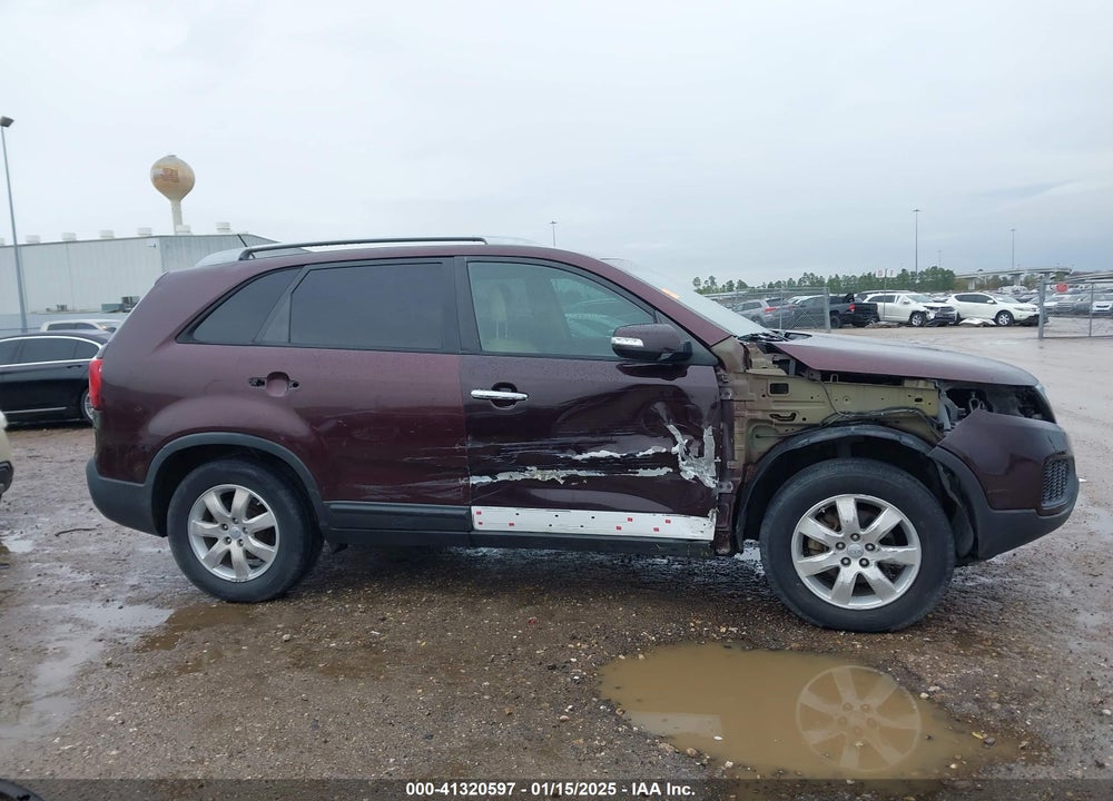 2013 KIA SORENTO LX V6 VIN: 5XYKT4A2XDG376163