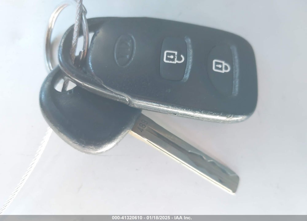 2011 KIA SORENTO LX VIN: 5XYKT3A12BG070816