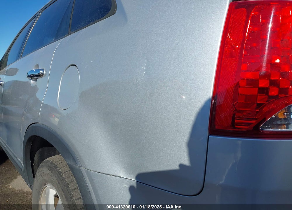 2011 KIA SORENTO LX VIN: 5XYKT3A12BG070816