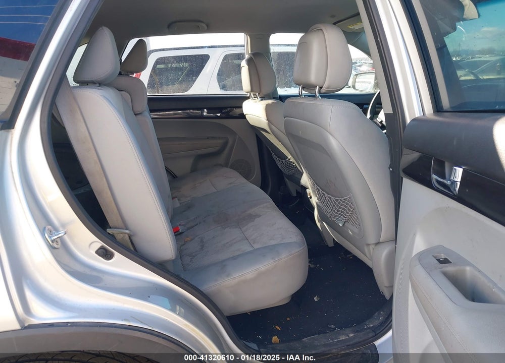 2011 KIA SORENTO LX VIN: 5XYKT3A12BG070816