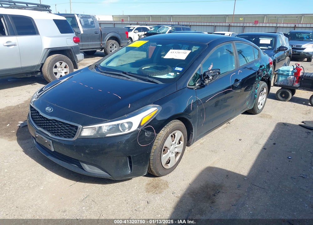2017 KIA FORTE VIN: 3KPFK4A7XHE121712