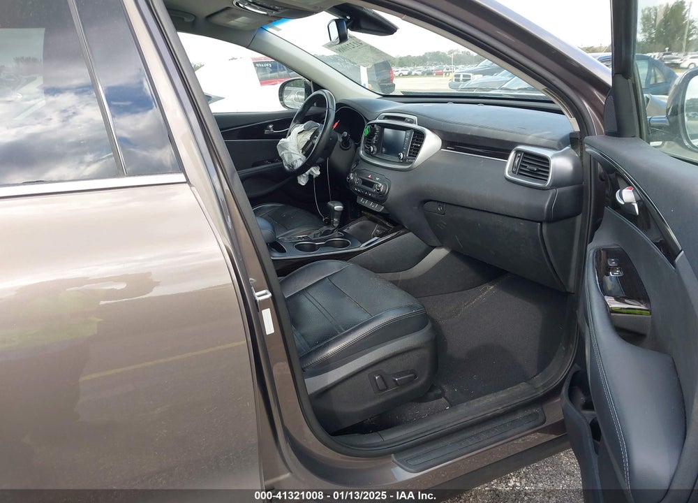 2019 KIA SORENTO 3.3L EX VIN: 5XYPH4A56KG525795