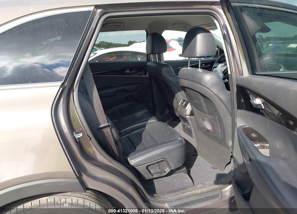 2019 KIA SORENTO 3.3L EX VIN: 5XYPH4A56KG525795