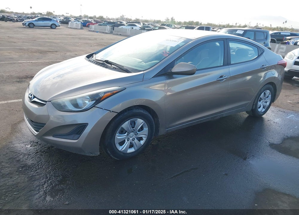 2016 HYUNDAI ELANTRA VIN: 5NPDH4AE1GH748135