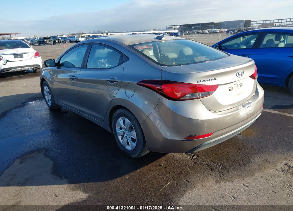2016 HYUNDAI ELANTRA VIN: 5NPDH4AE1GH748135