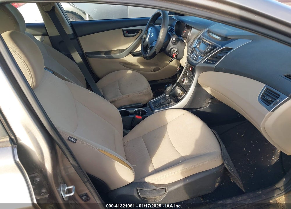 2016 HYUNDAI ELANTRA VIN: 5NPDH4AE1GH748135