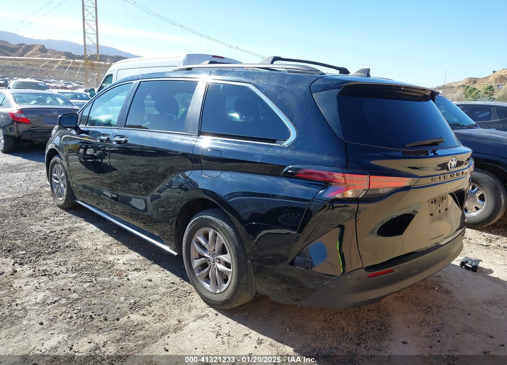2022 TOYOTA SIENNA VIN: 5TDJRKEC4NS111003