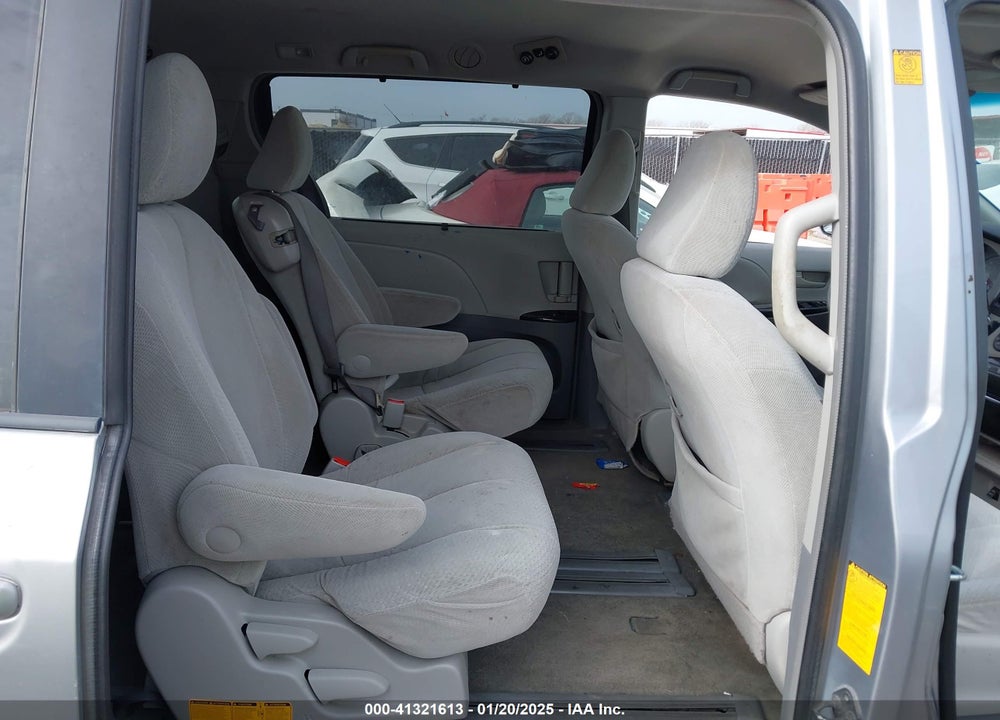 2011 TOYOTA SIENNA VIN: 5TDKK3DC2BS120861