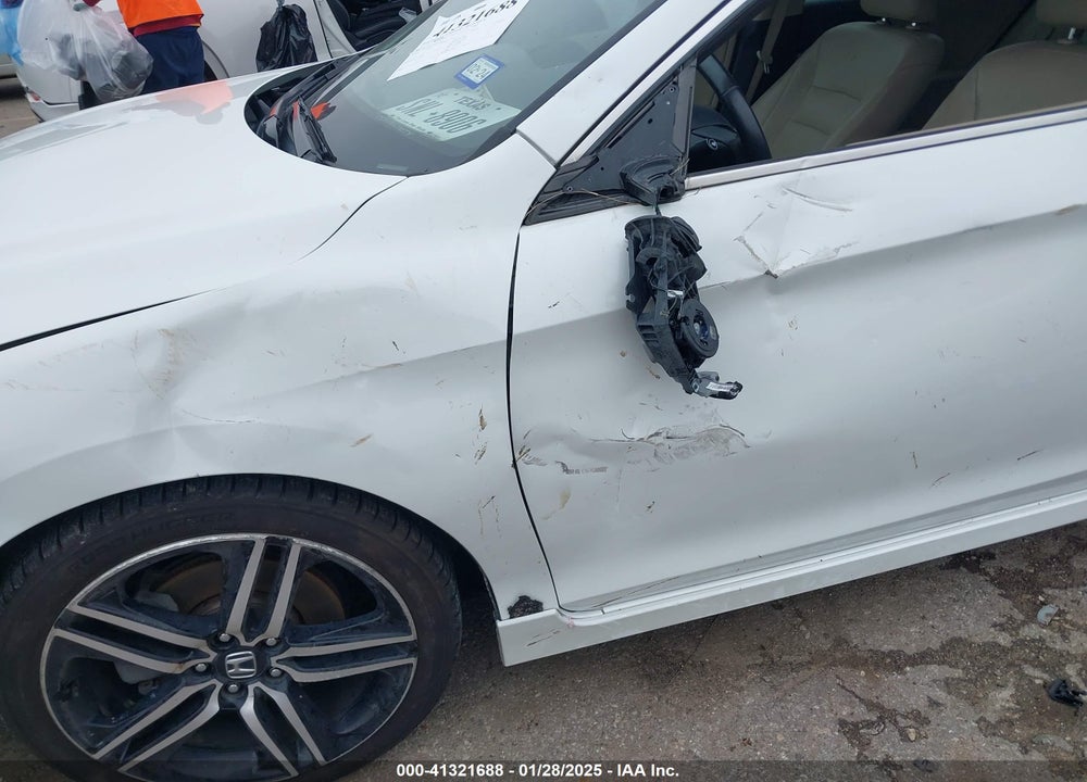 2017 HONDA ACCORD VIN: 1HGCR3F95HA043282
