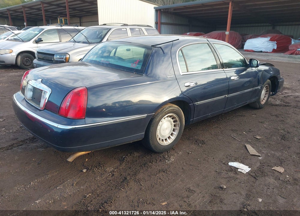 2001 LINCOLN TOWN CAR EXECUTIVE VIN: 1LNHM81W71Y717535