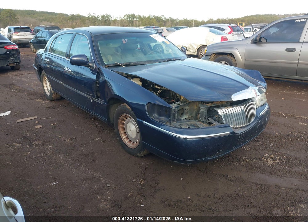 2001 LINCOLN TOWN CAR EXECUTIVE VIN: 1LNHM81W71Y717535