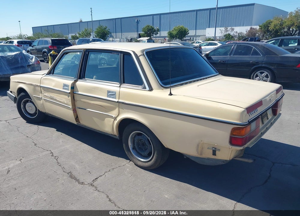 1984 VOLVO 244 VIN: YV1AX8840E1045991