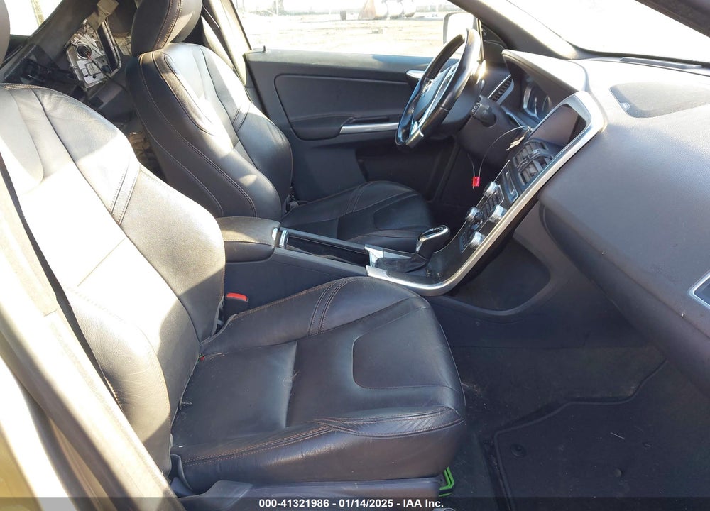 2015 VOLVO XC60 T6 PLATINUM VIN: YV4902RM4F2733932