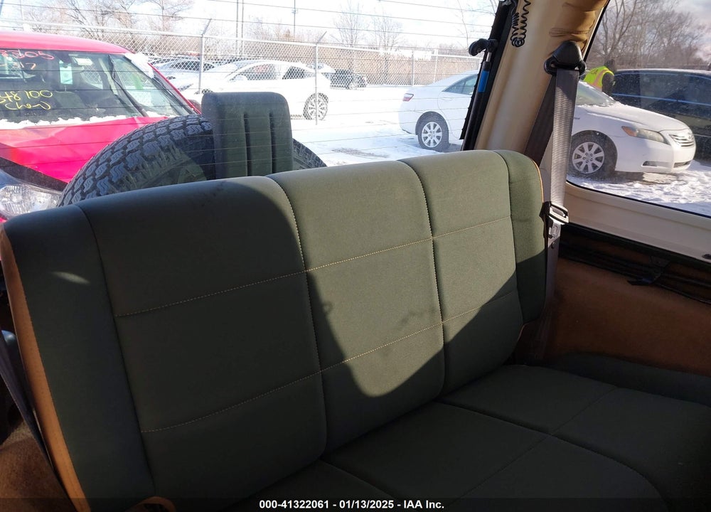 1998 JEEP WRANGLER SAHARA VIN: 1J4FY49S4WP774891