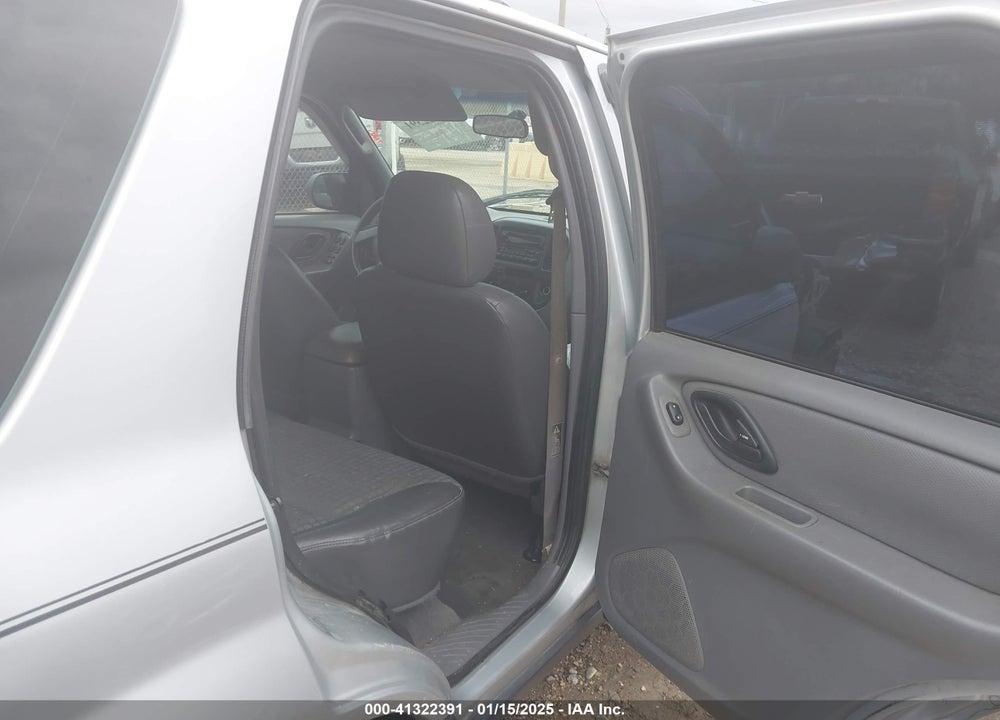 2002 FORD ESCAPE XLS VIN: 1FMYU01172KA35605
