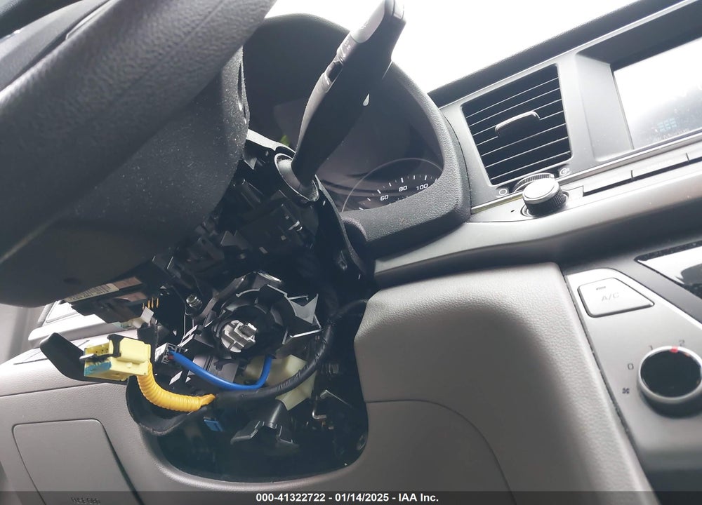2018 HYUNDAI ELANTRA VIN: 5NPD84LF9JH335862