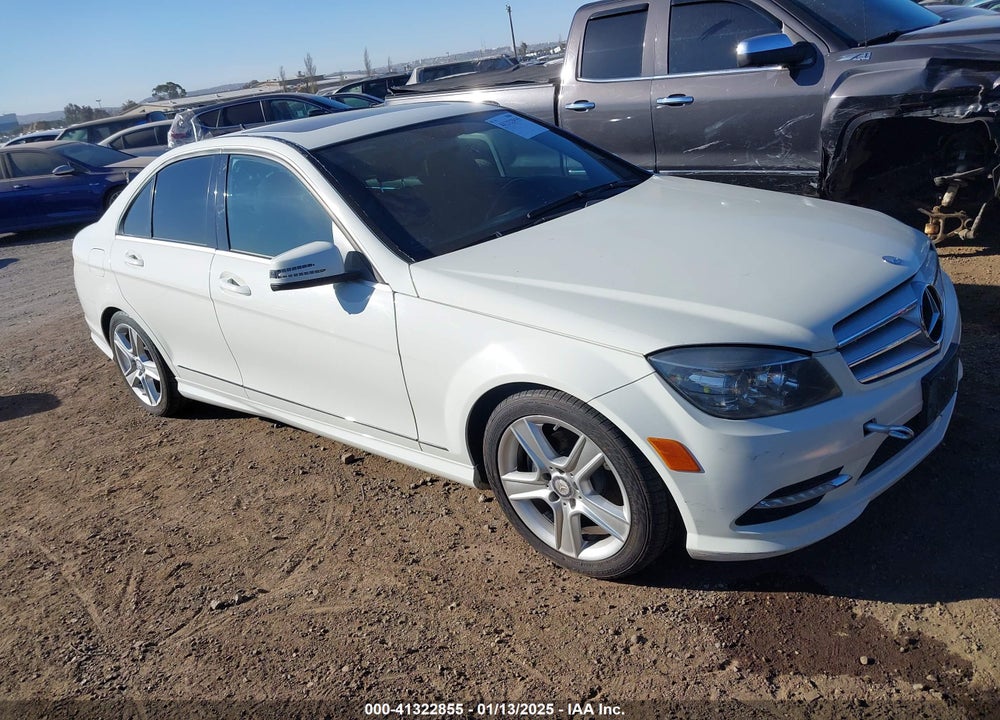 2011 MERCEDES-BENZ C 300 LUXURY/SPORT VIN: WDDGF5EB8BA523810