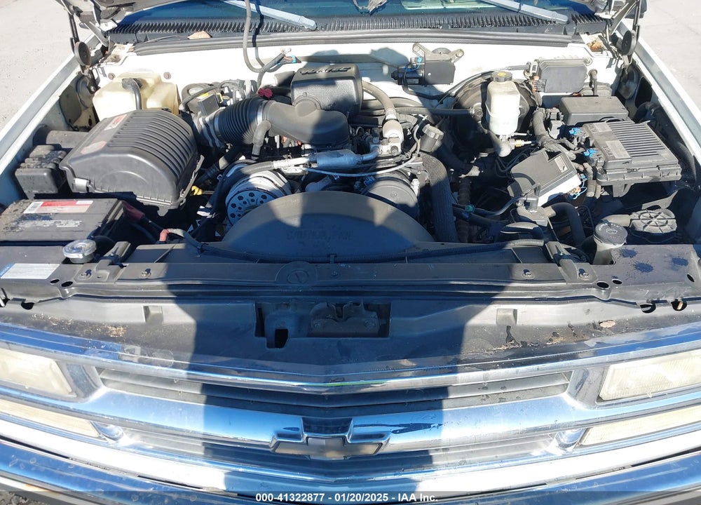 1998 CHEVROLET SUBURBAN 1500 VIN: 1GNFK16R5WJ352873