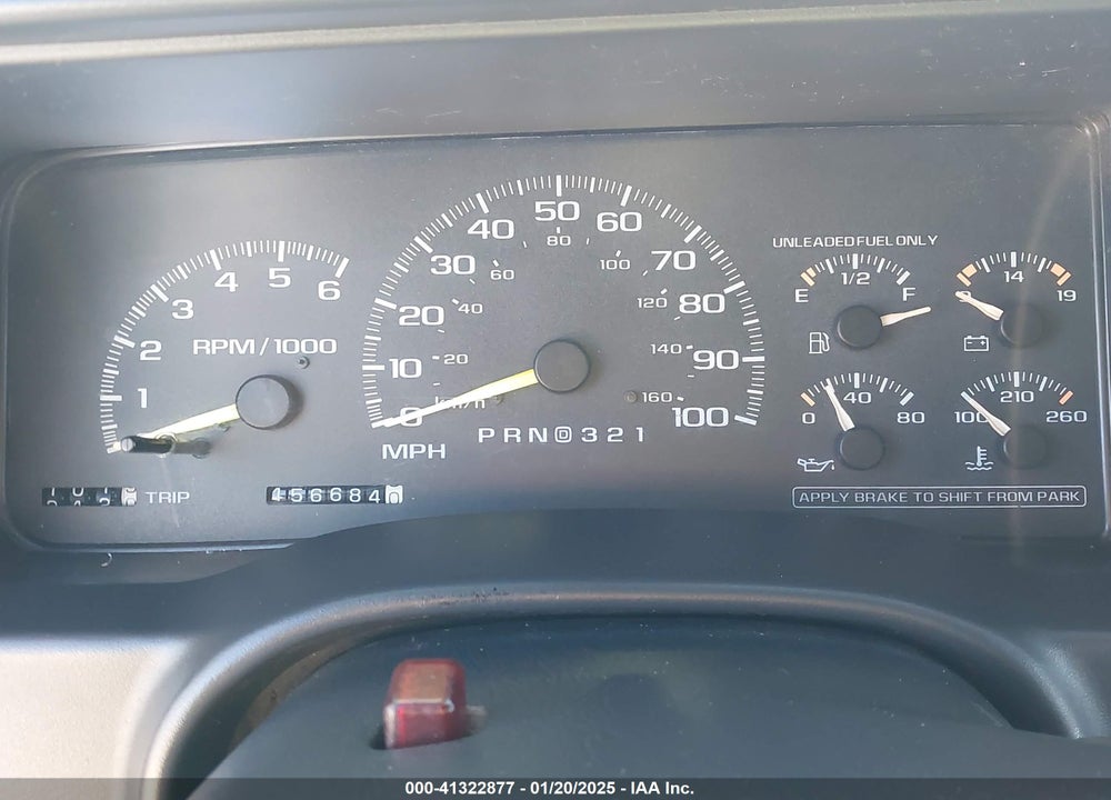 1998 CHEVROLET SUBURBAN 1500 VIN: 1GNFK16R5WJ352873