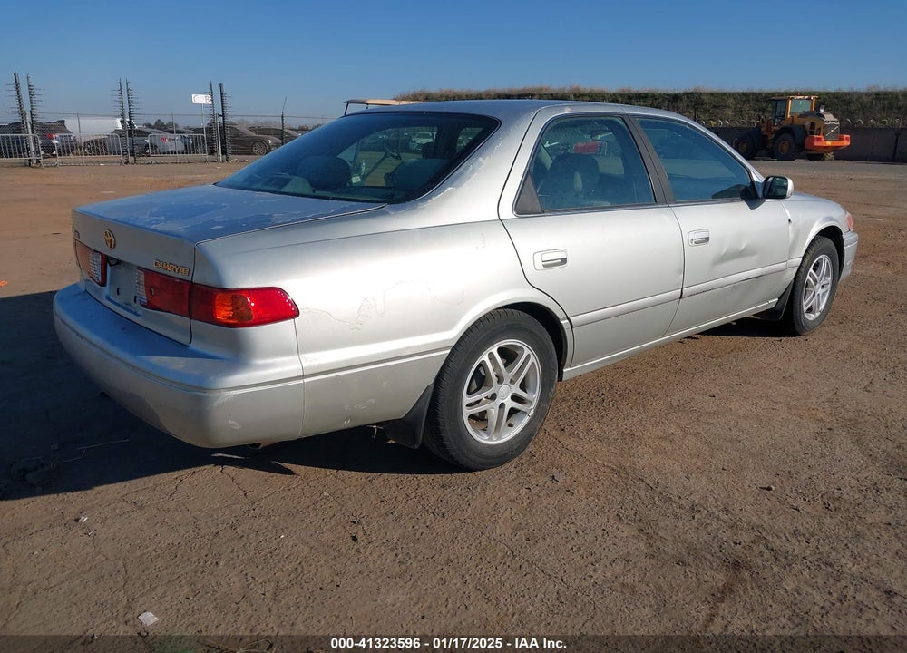 2000 TOYOTA CAMRY LE VIN: JT2BG22K1Y0411118