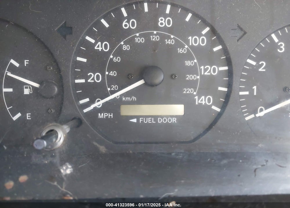 2000 TOYOTA CAMRY LE VIN: JT2BG22K1Y0411118
