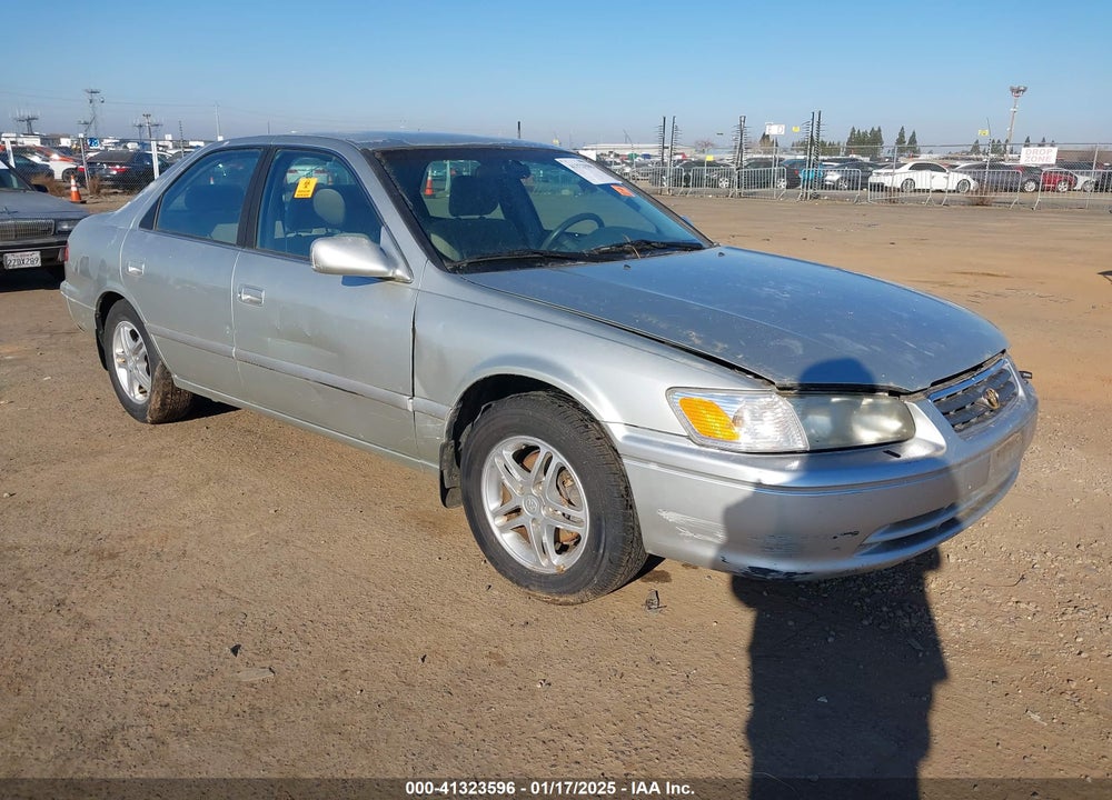 2000 TOYOTA CAMRY LE VIN: JT2BG22K1Y0411118