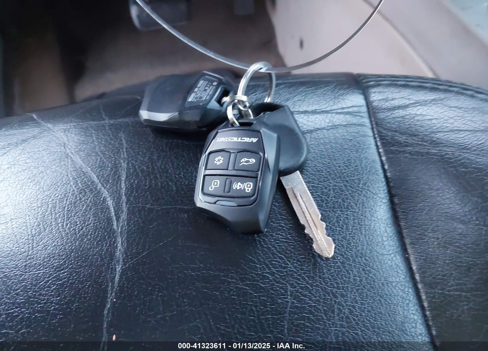 2009 FORD ESCAPE XLT VIN: 1FMCU93719KA15571