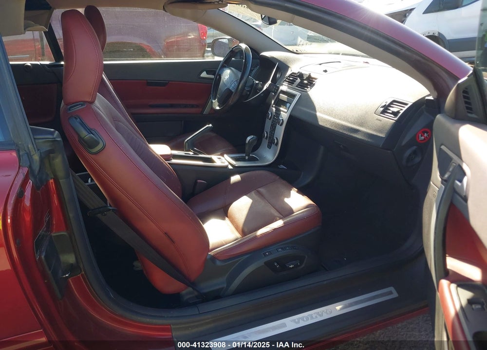 2011 VOLVO C70 T5 VIN: YV1672MCXBJ118991