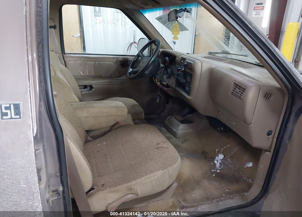 1997 GMC JIMMY SL VIN: 1GKDT13W8V2567197