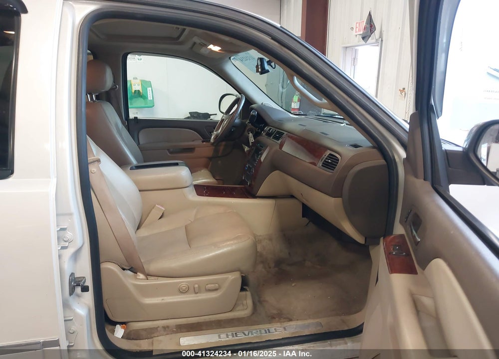 2010 CHEVROLET TAHOE LTZ VIN: 1GNUKCE0XAR181666