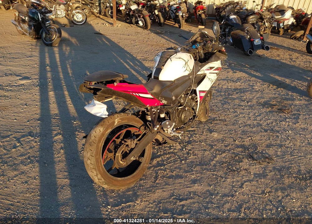 2016 YAMAHA YZFR3 VIN: MH3RH06Y6GK014420