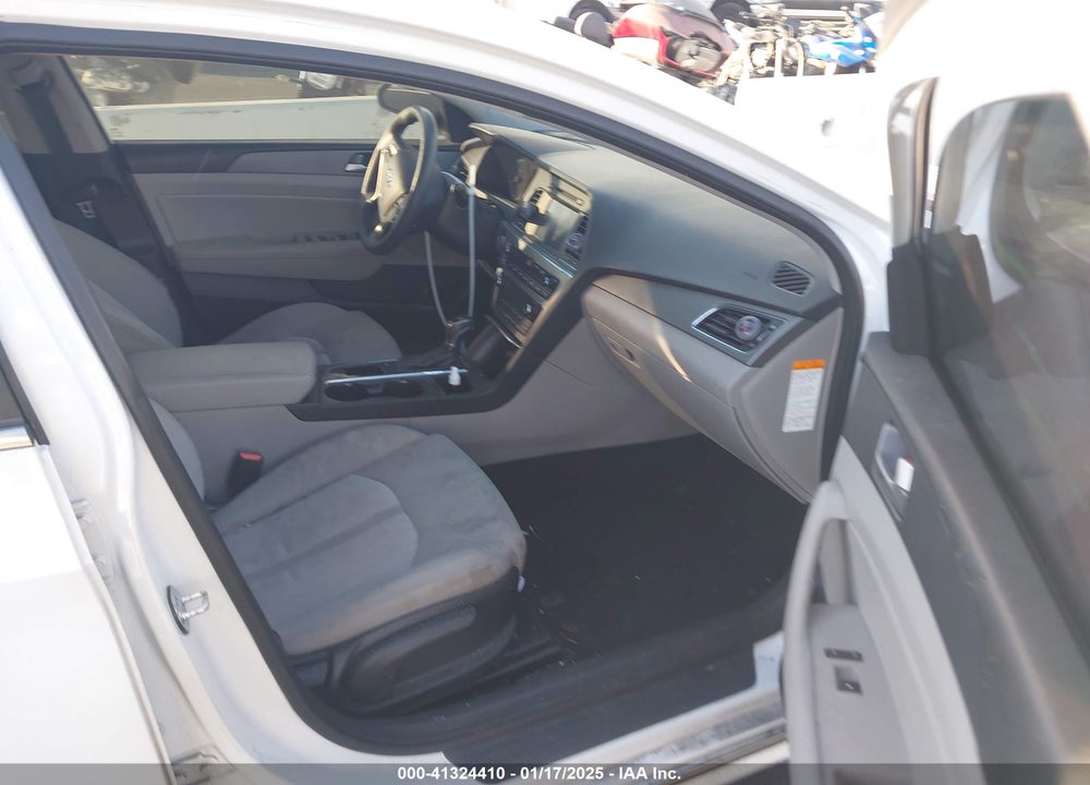 2017 HYUNDAI SONATA HYBRID SE VIN: KMHE24L16HA045795