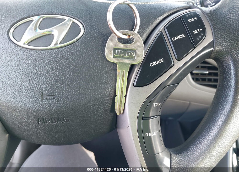 2013 HYUNDAI ELANTRA VIN: KMHDH4AE5DU742142