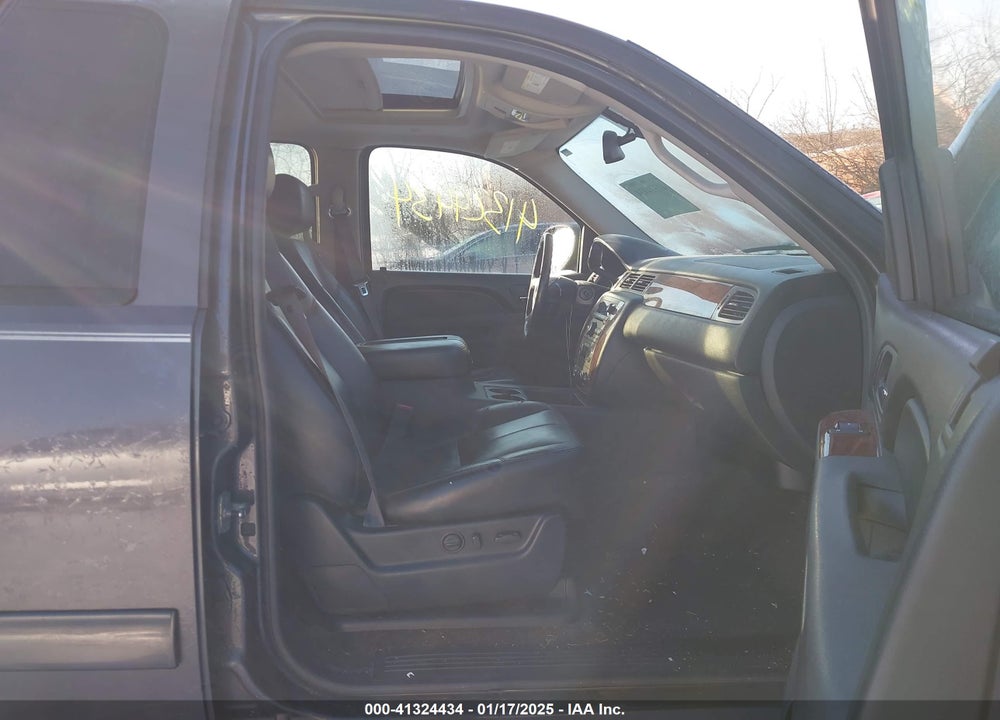 2011 CHEVROLET TAHOE LT VIN: 1GNSKBE08BR161970
