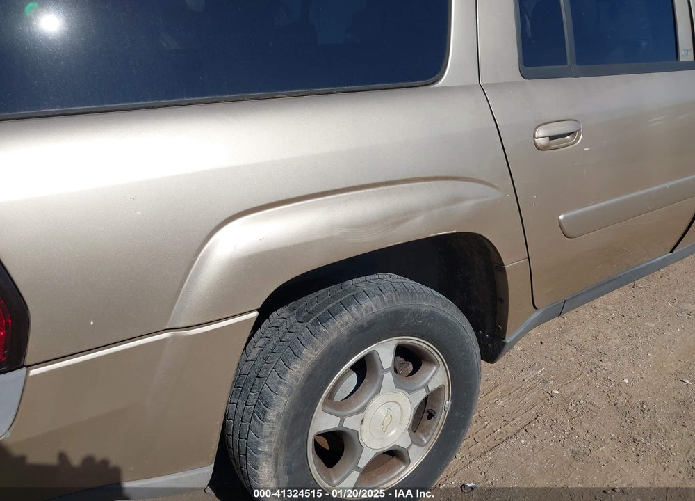2004 CHEVROLET TRAILBLAZER EXT LT VIN: 1GNES16S746135811