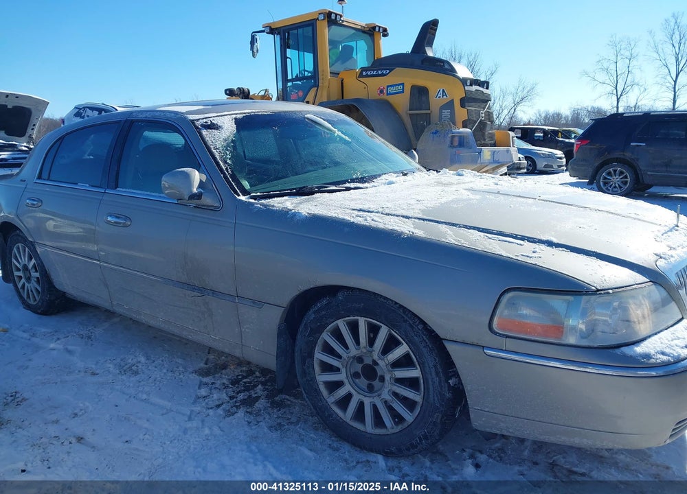 2004 LINCOLN TOWN CAR ULTIMATE VIN: 1LNHM83W94Y651197