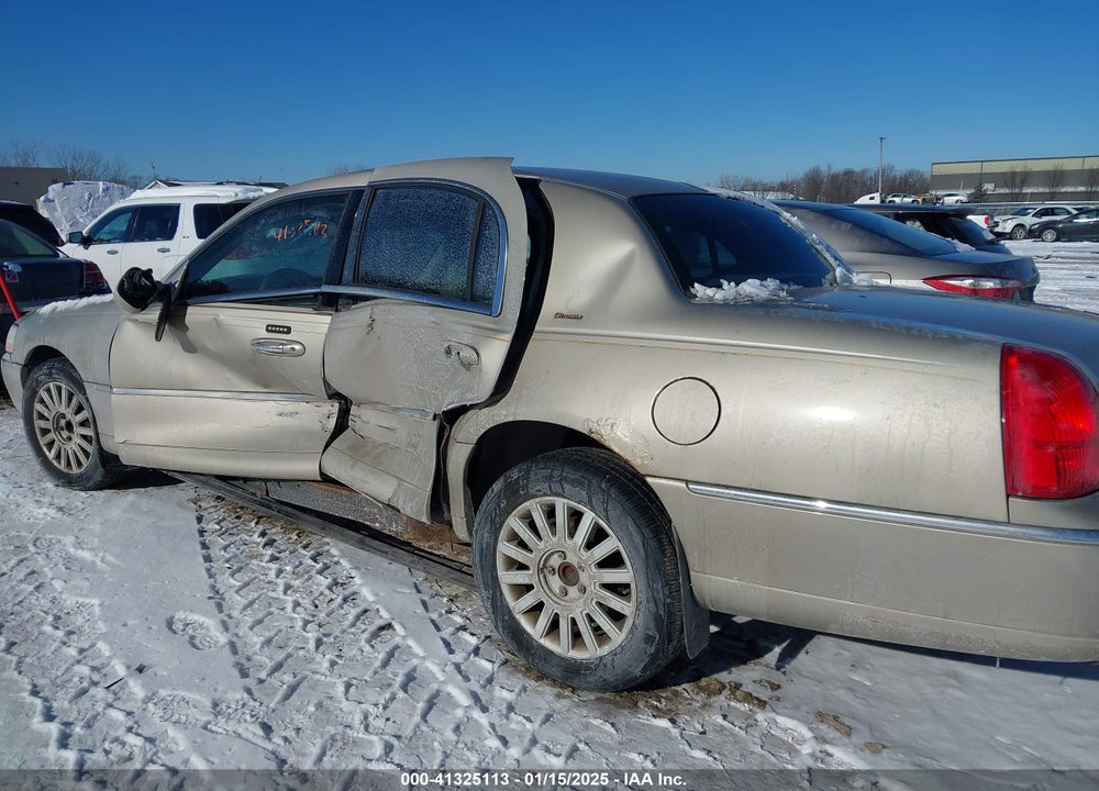 2004 LINCOLN TOWN CAR ULTIMATE VIN: 1LNHM83W94Y651197
